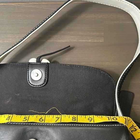 Rolf’s Vintage Black Leather Shoulder Bag with White Flower Accent - Picture 12 of 14